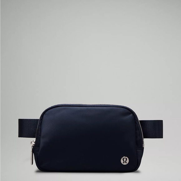 Lululemon Everywhere Belt Bag 1L Metal Hardware- True Navy/ Silver - Picture 5 of 9